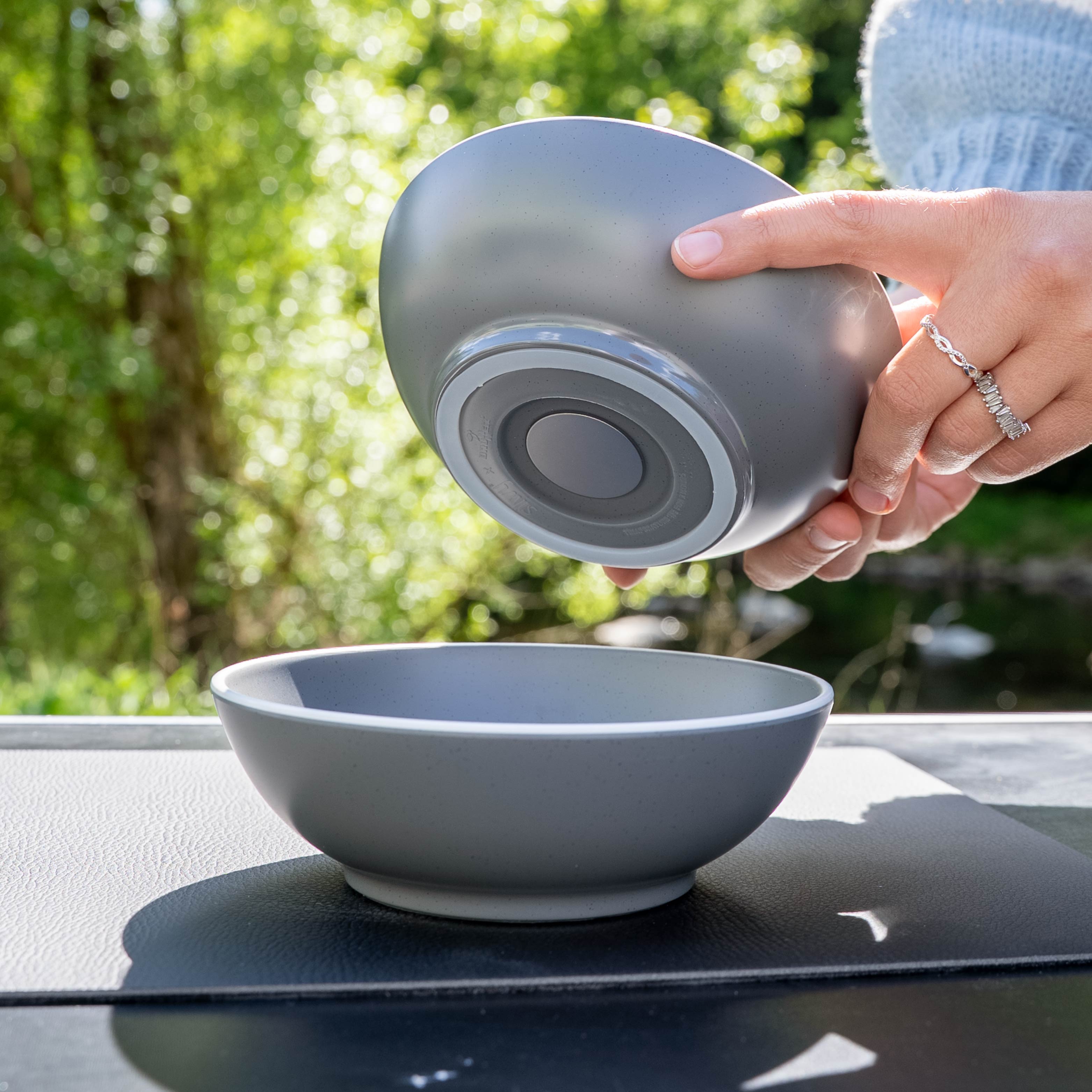 Kunststoff Bowls mit Magnet gestapelt und fixiert durch Metall-Nano-Gel-Matte