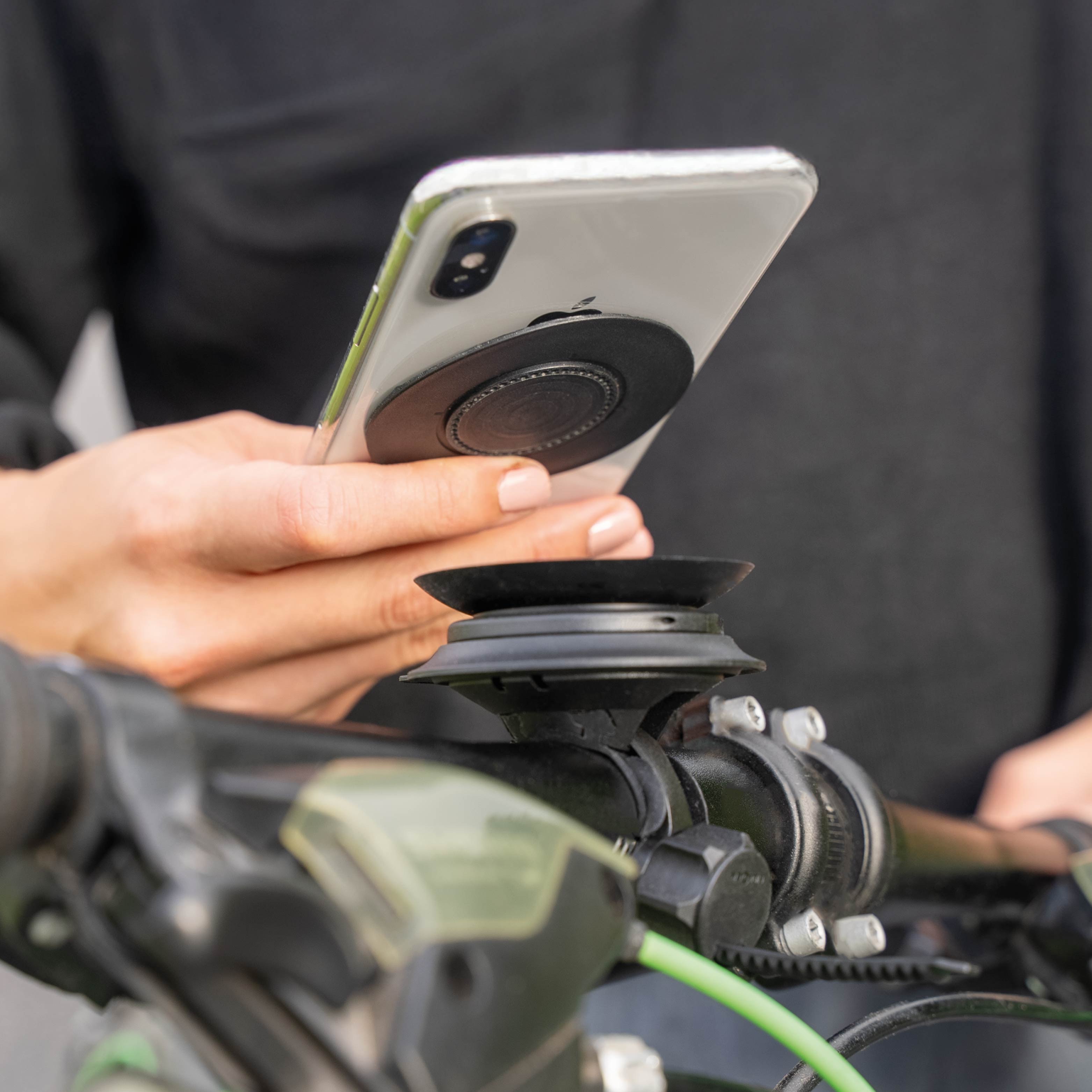 Magnet-VACUUM-Handyhalterung UNIVERSAL für Fahrräder inkl. Magnet-VACUUM-Patch