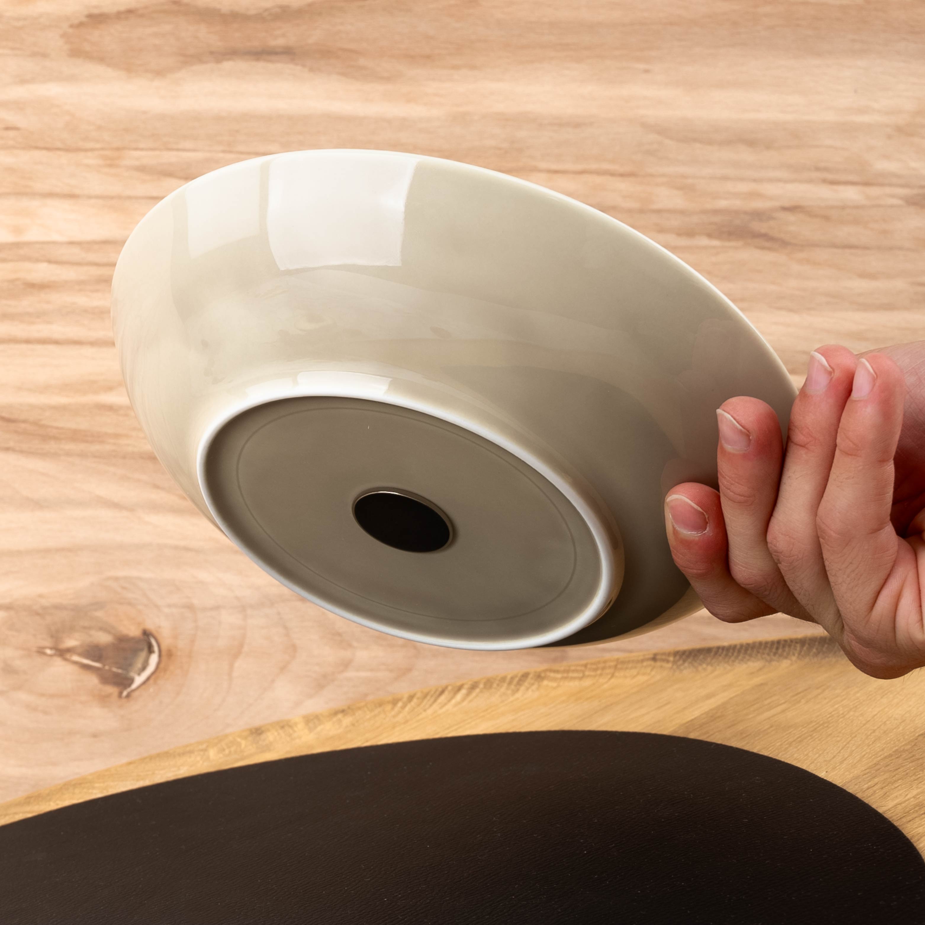 Nahaufnahme Magnet im Schalenboden