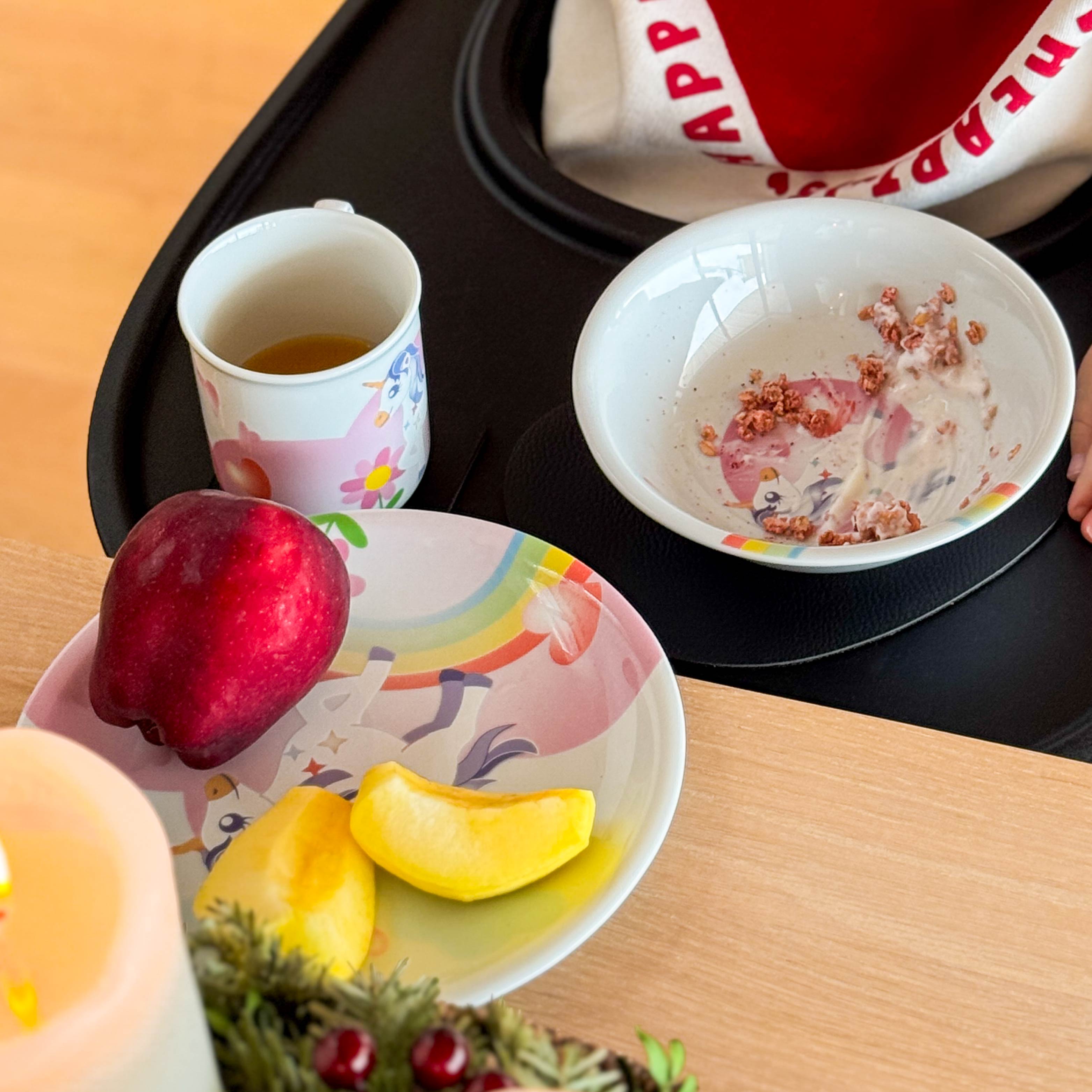 Kollektion aus Porzellan für Kinder mit Magnet und Platzset