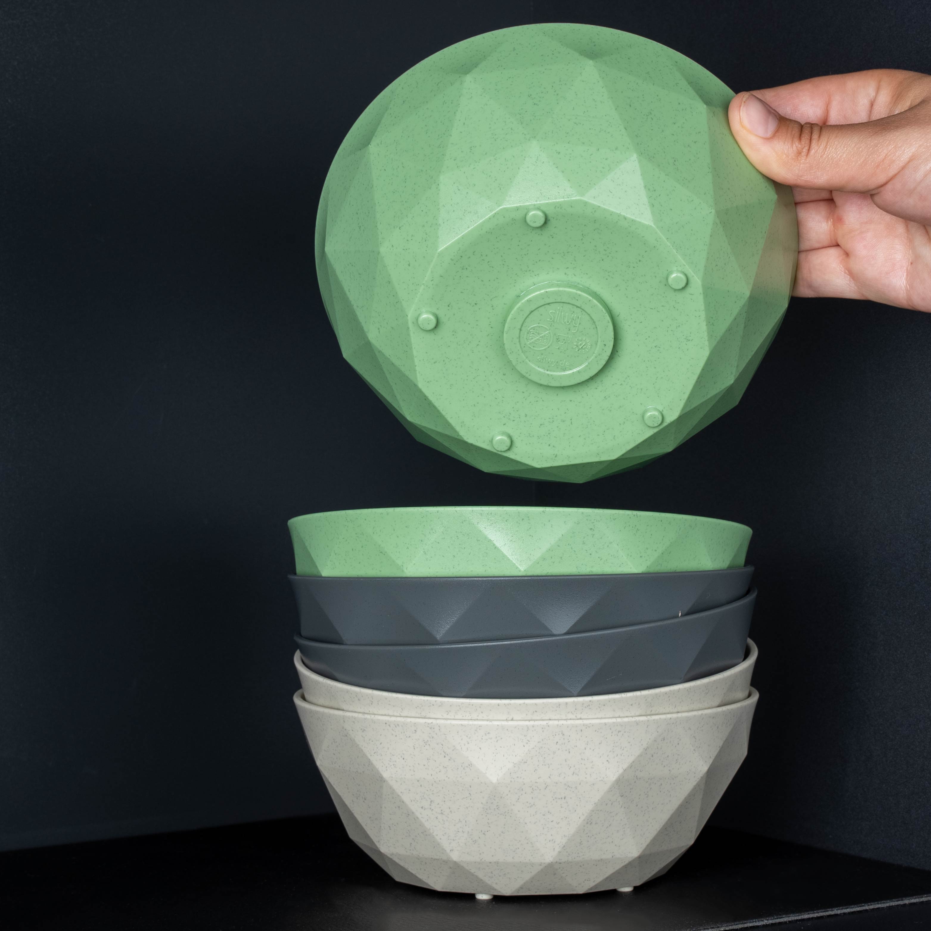 Magnet-Kunststoffbowls in green, beige und grey aufeinander gestapelt