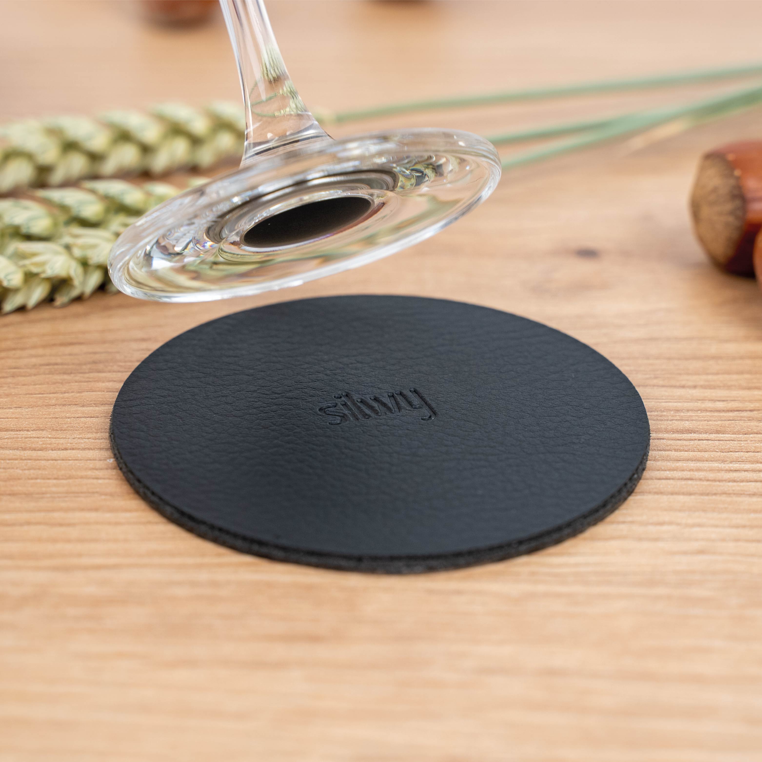 Nahaufnahme eingegossener Magnet im Glasboden