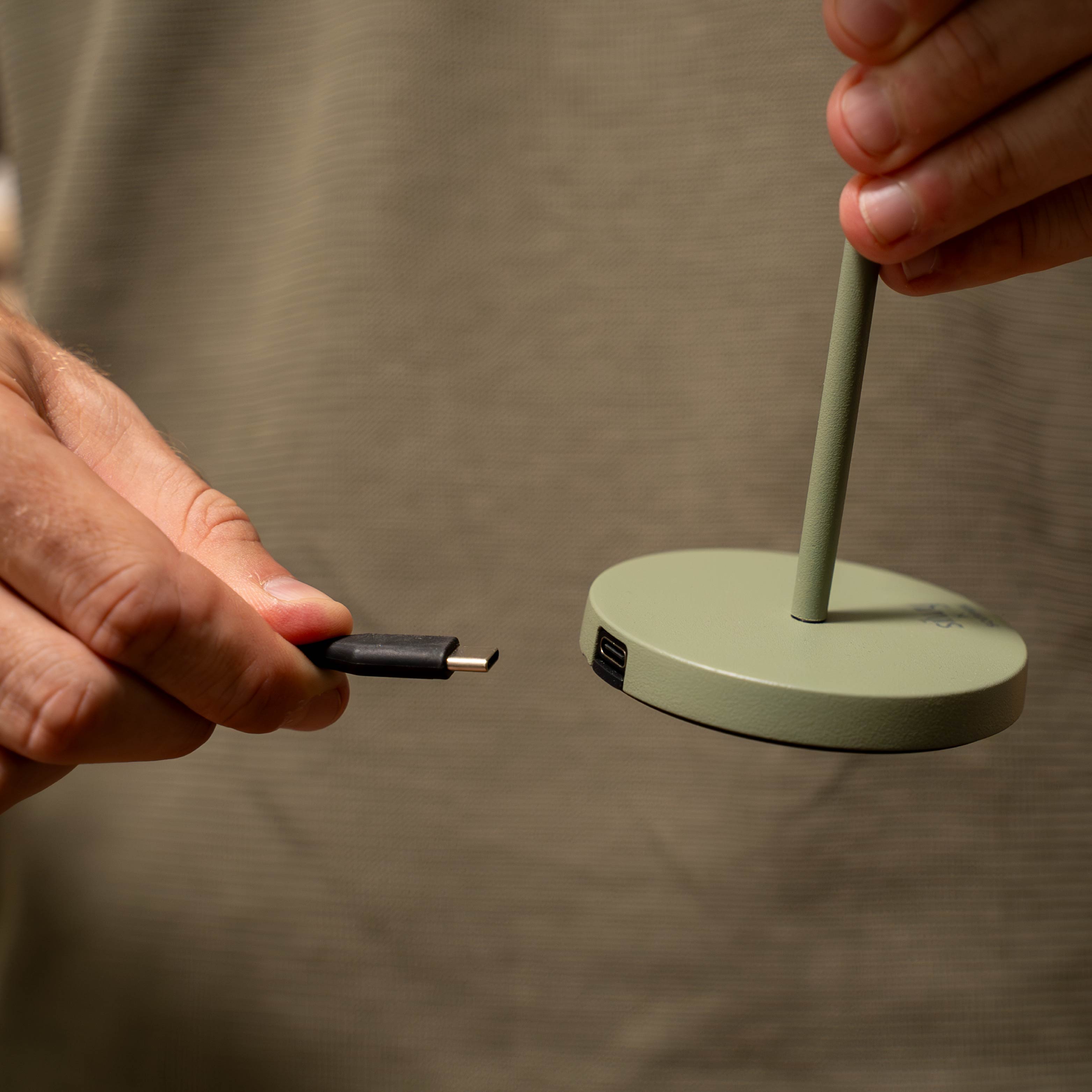 Ladekabel zu Magnet-Leuchte Monaco in olive