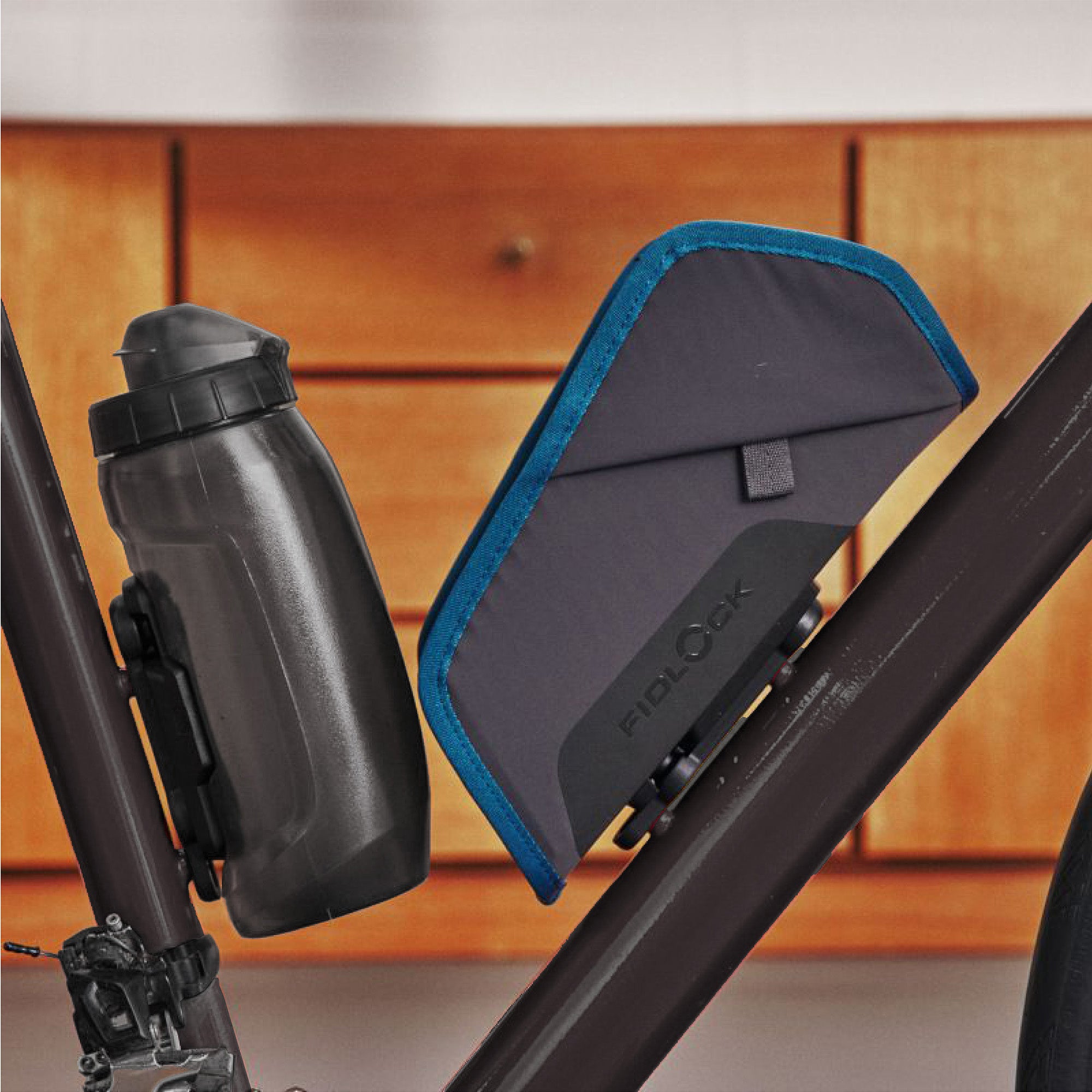 Magnet-Tasche FIDLOCK TWIST essential bag BLUE inkl. bike base