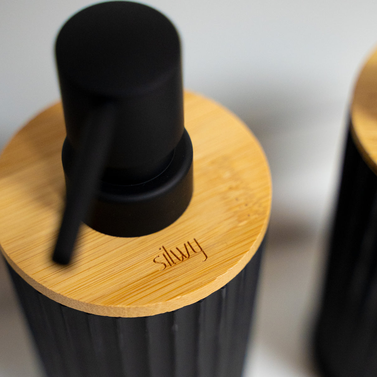 Magnet-Seifenspender und Magnet-Zahnputzbecher BLACK inkl. Pads