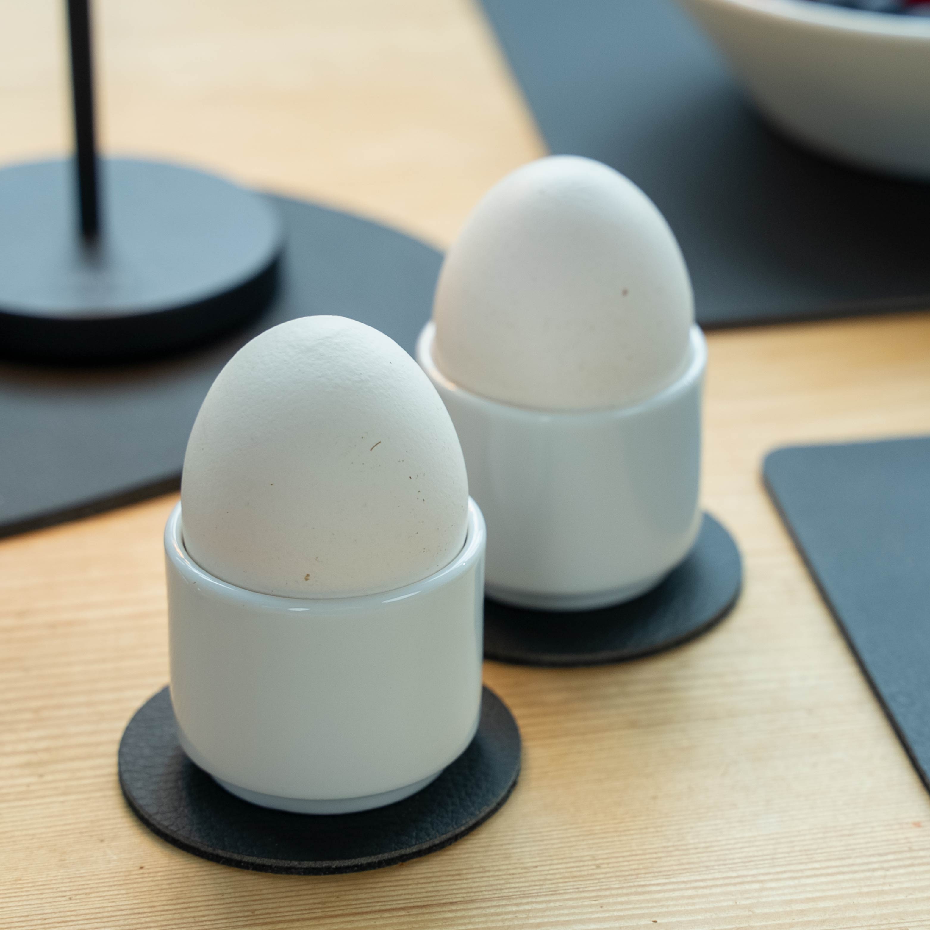 Magnetischer Eierbecher auf Pad