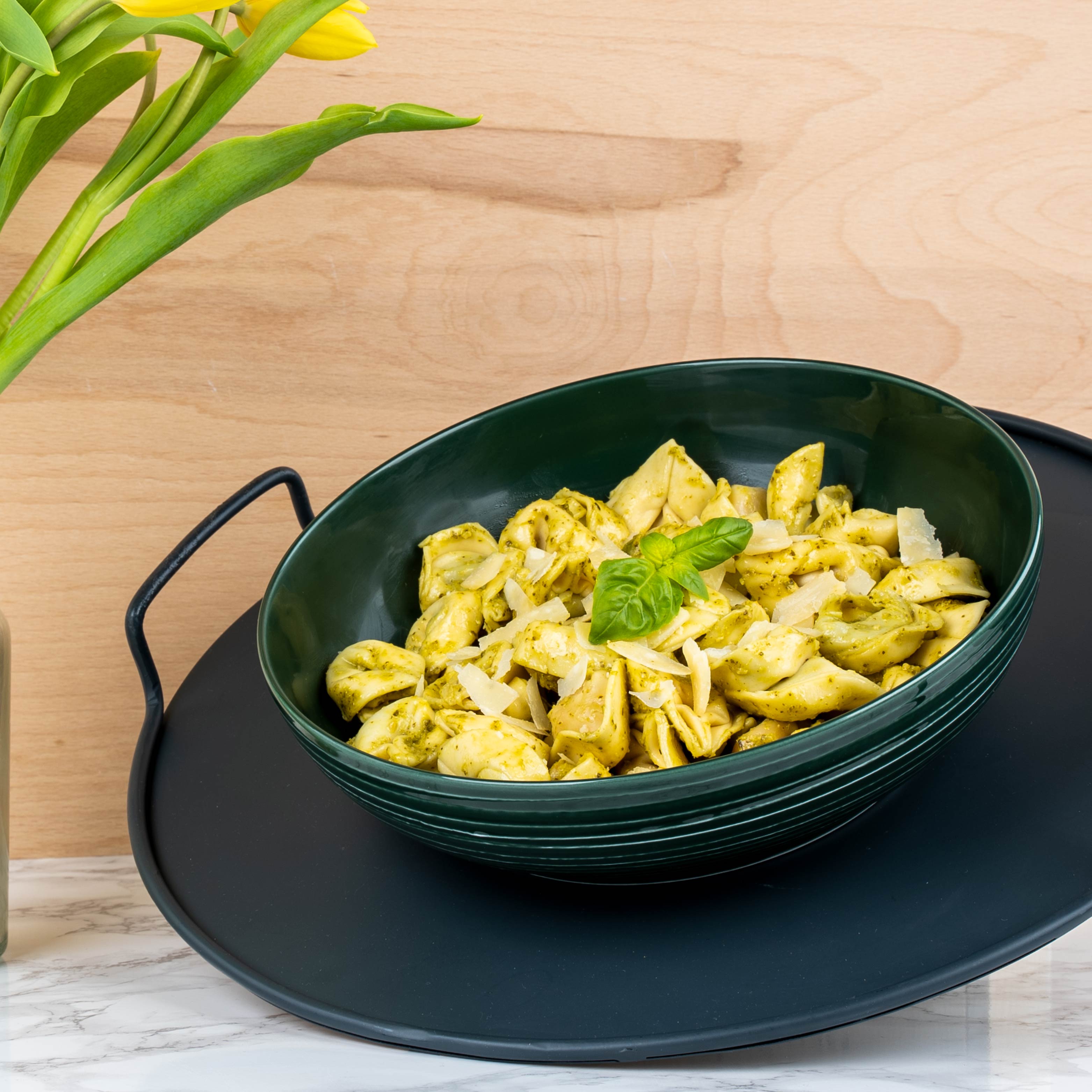 Magnetische Foodbowl wird durch metallisches Tablett fixiert