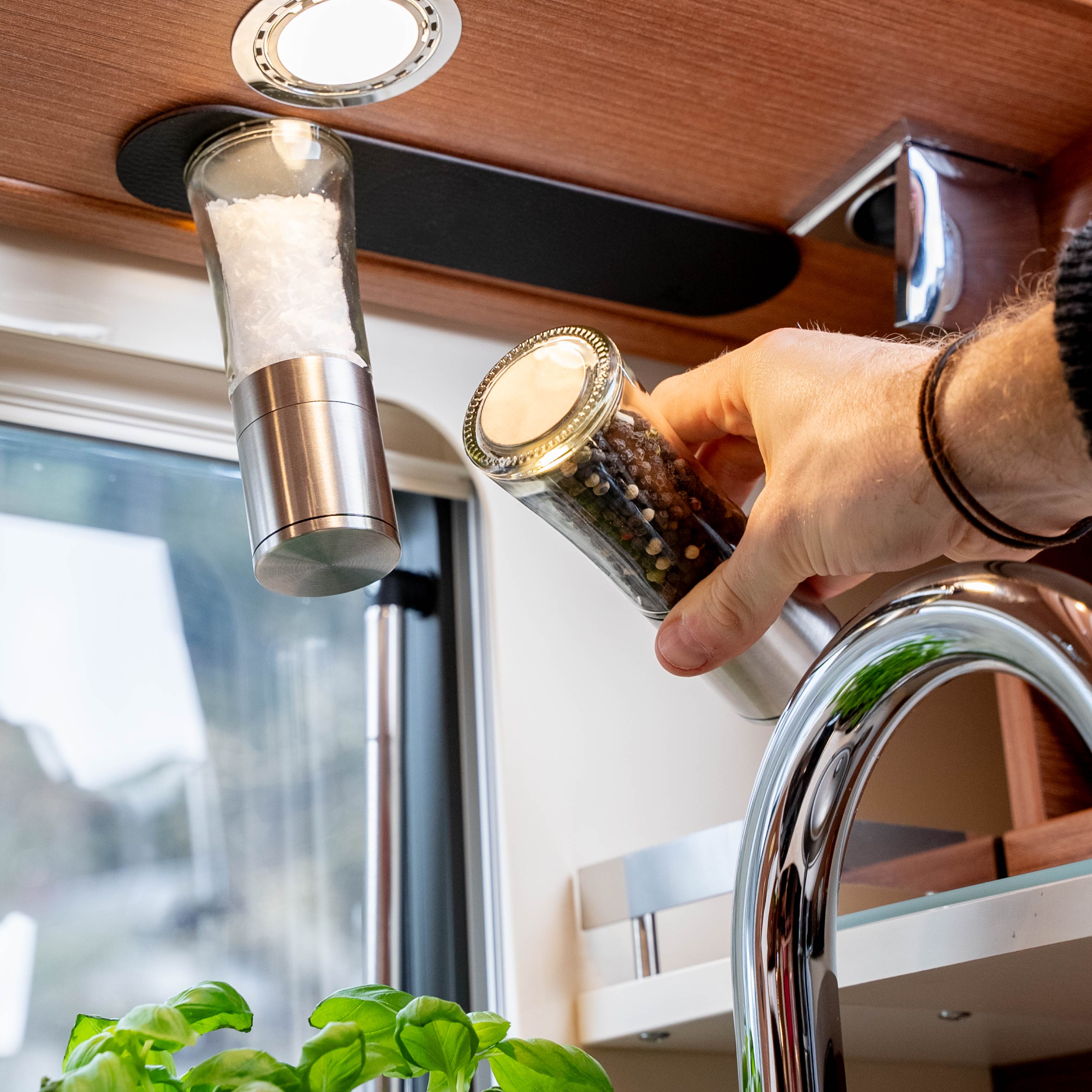 Gewürzmühlen an leiste abnehmen 