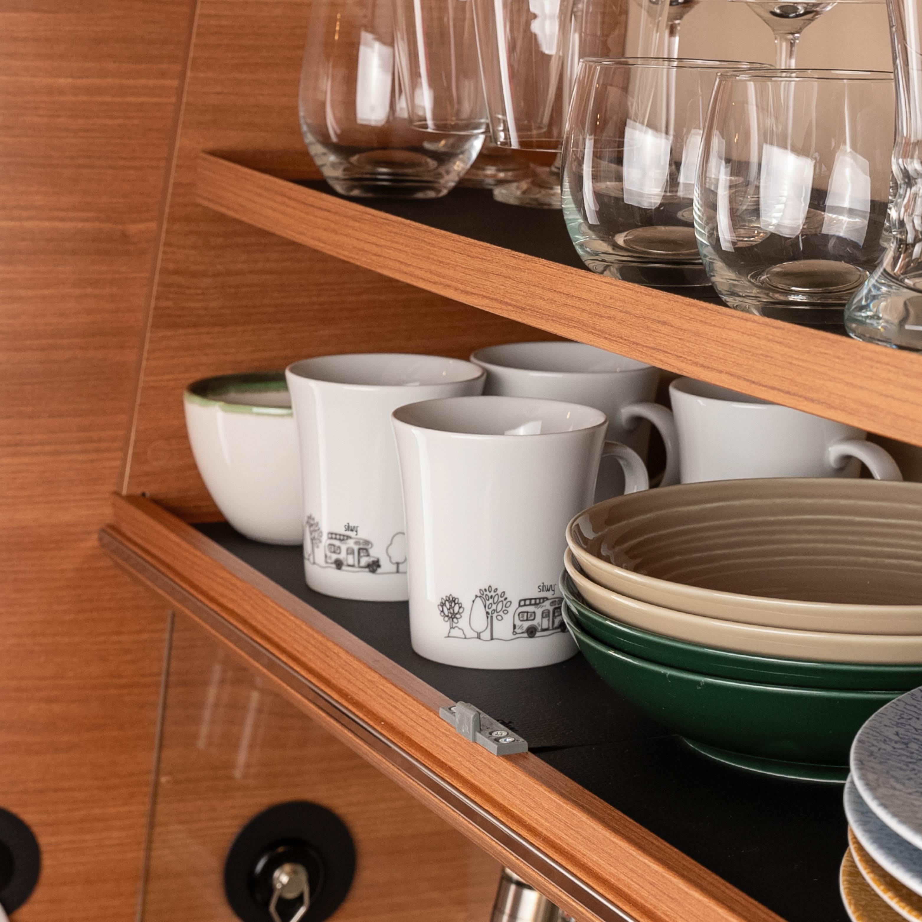 Magnet-Porzellan-Tassen Camping im Oberschrank