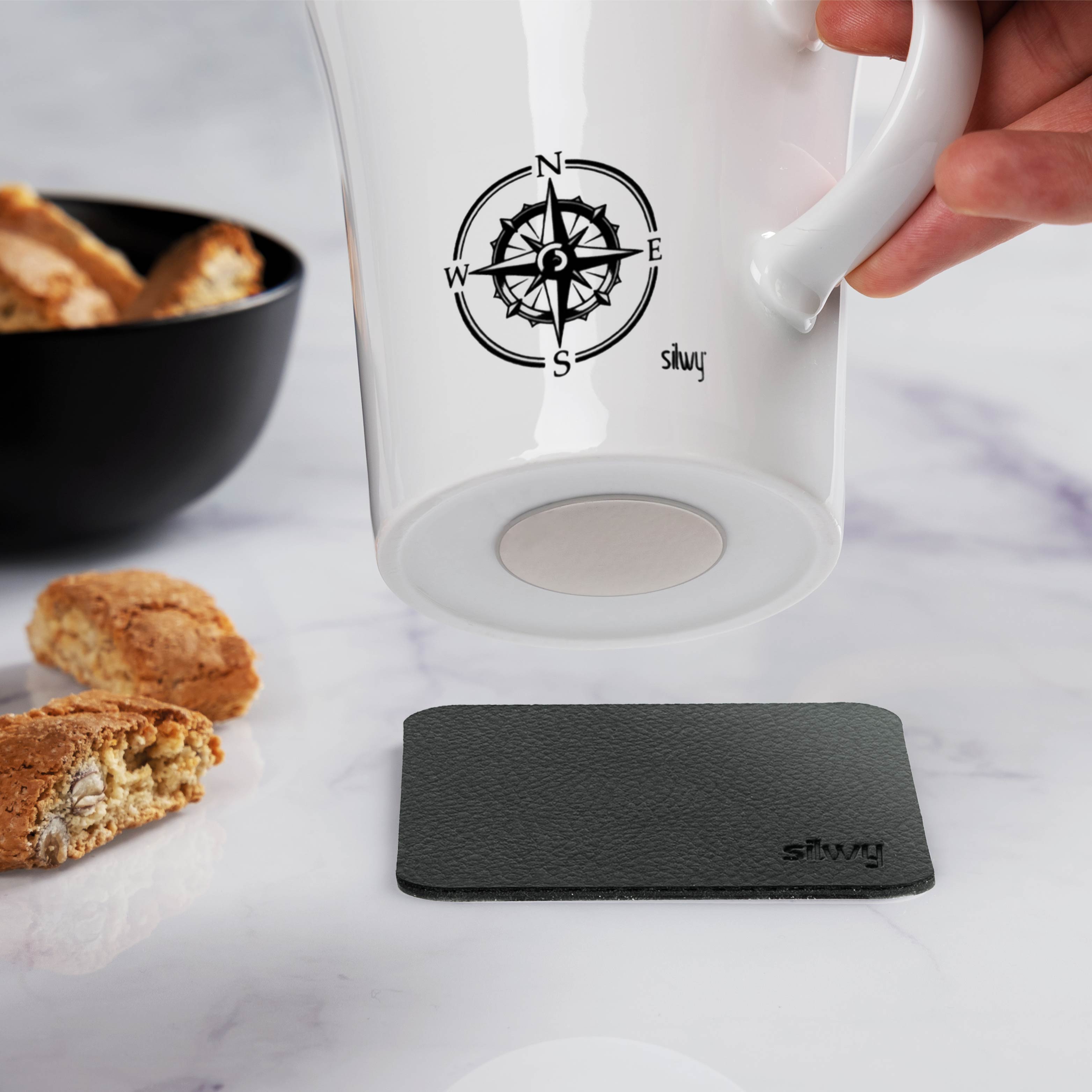 Nahaufnahme integrierter Magnet im Tassenboden