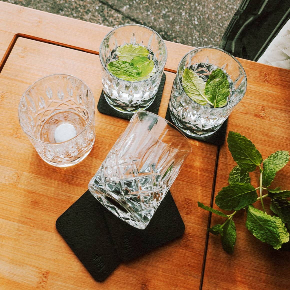 Magnet-Kristallgläser Whisky mit Minze und Metall-Nano-Gel-Pads 