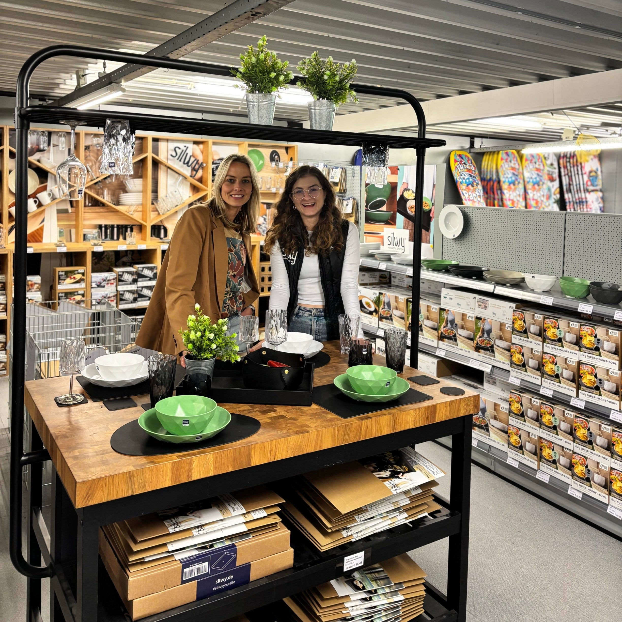 Bild von zwei Personen von einem silwy retailer