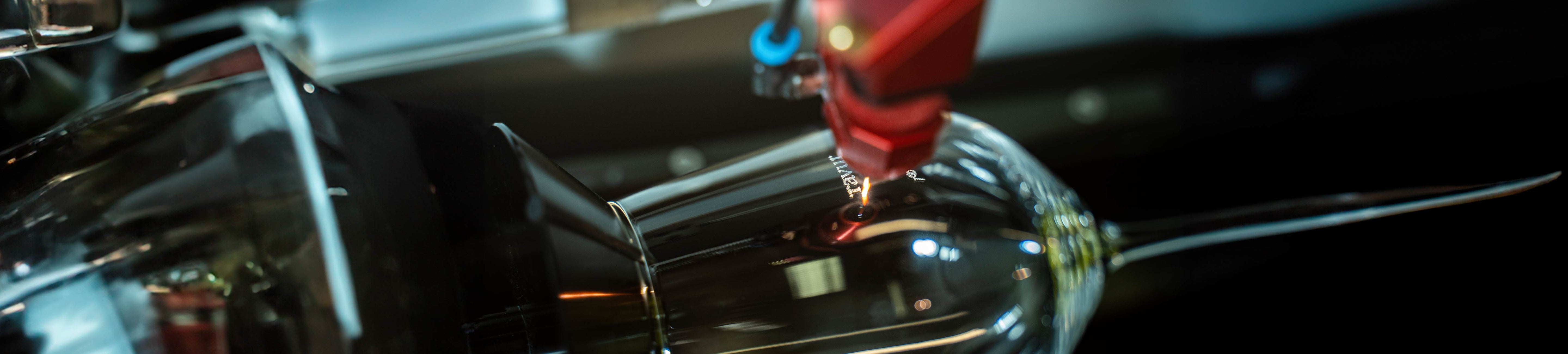 Gravieren eines Weinglases 