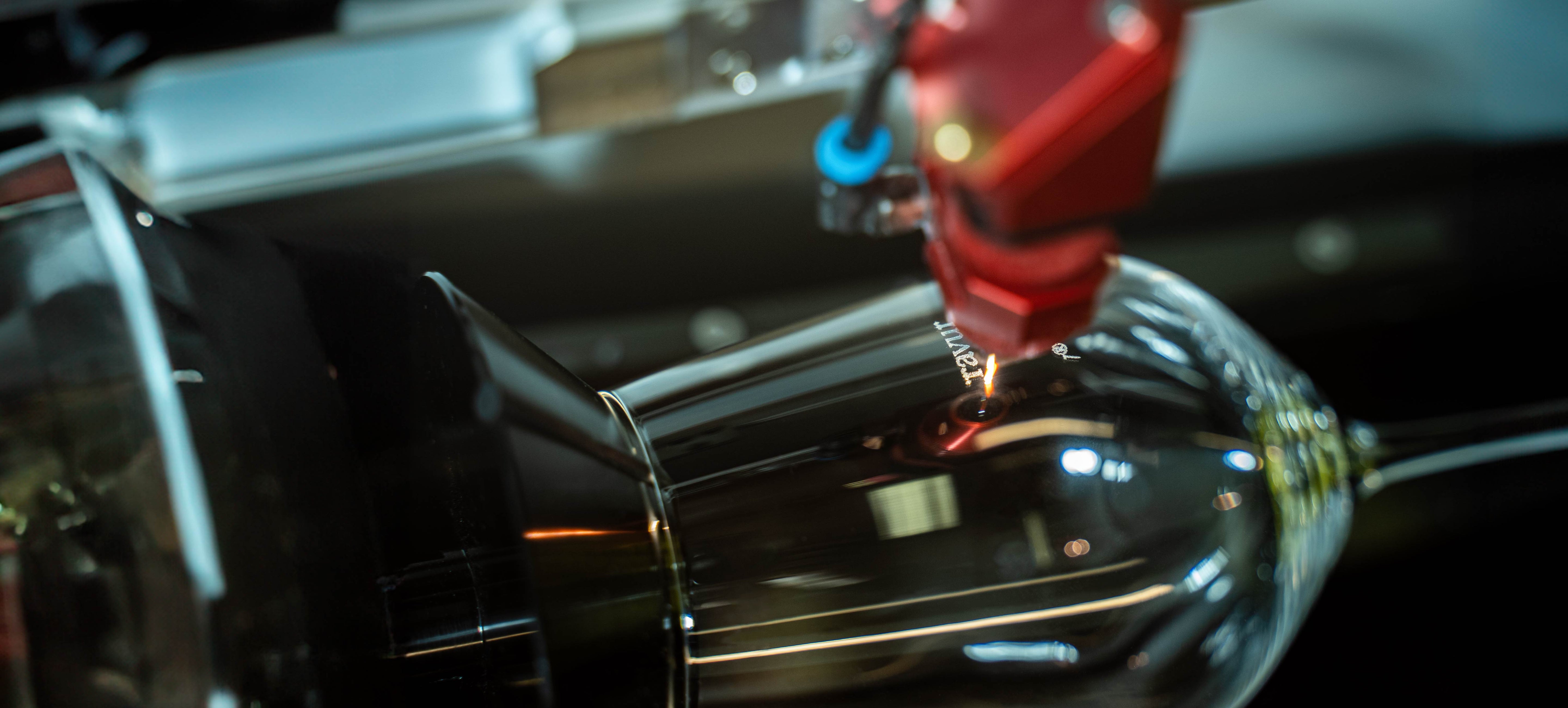 Gravieren eines Weinglases 