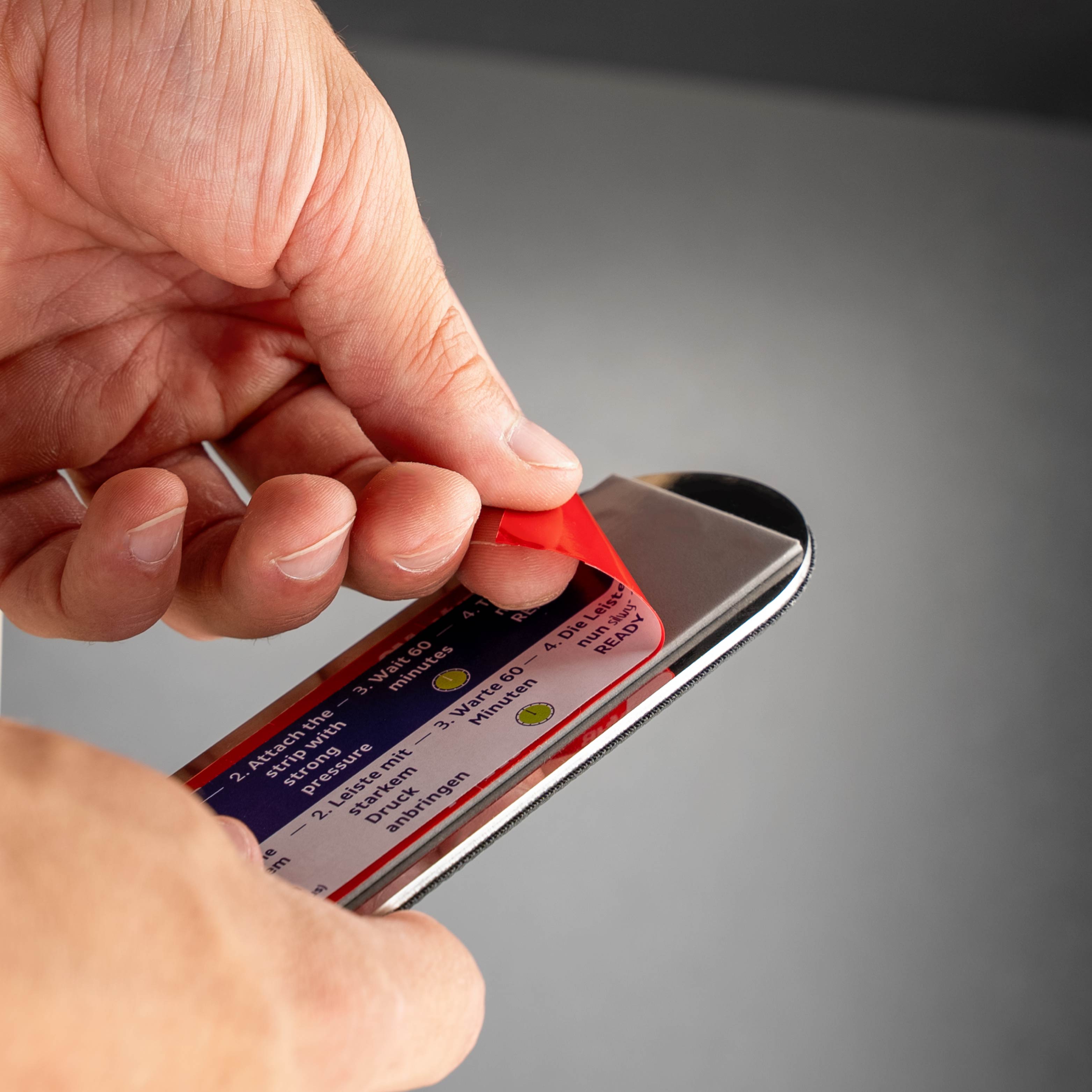 3M-Klebeband von Leiste lösen