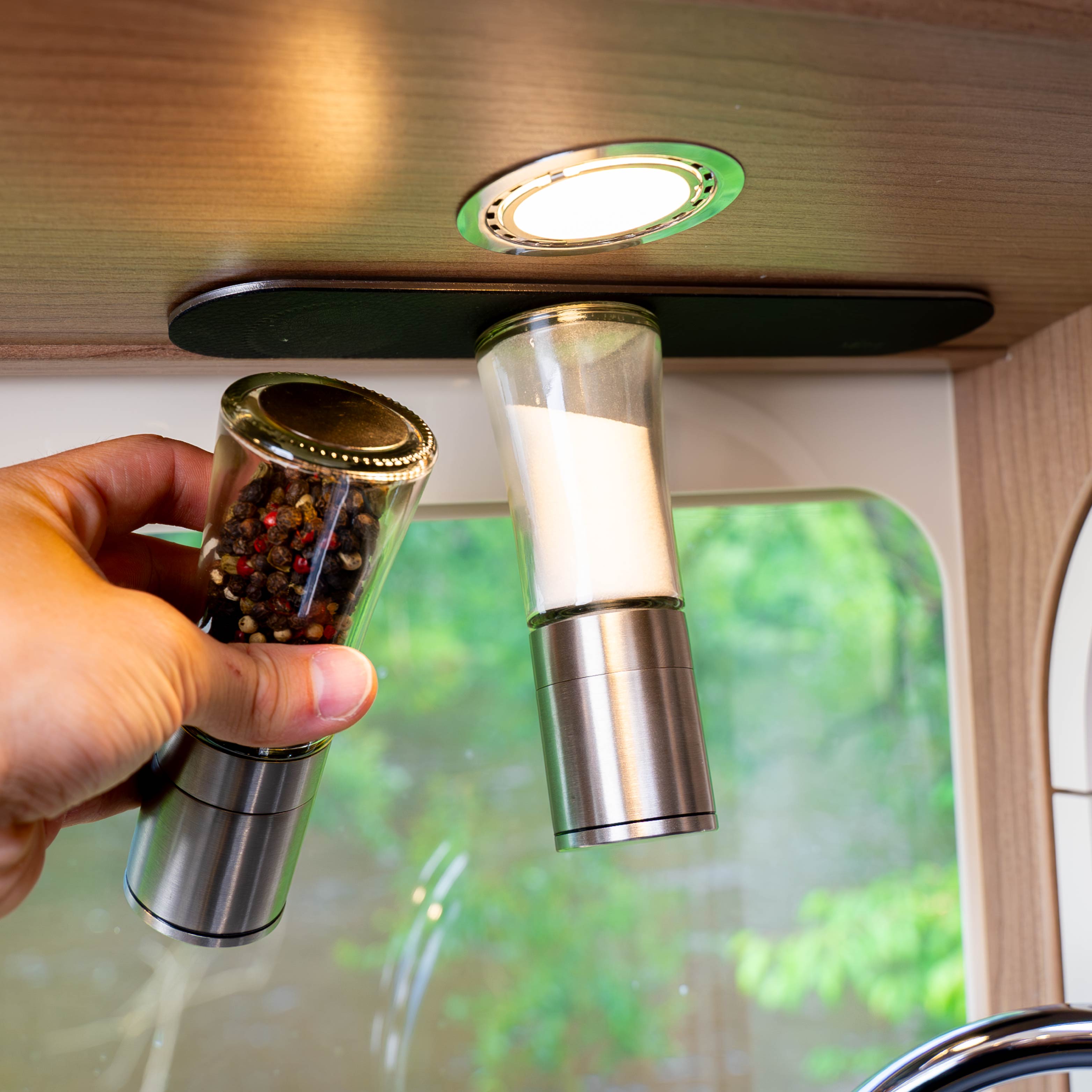 Magnet-Mühlen an leiste