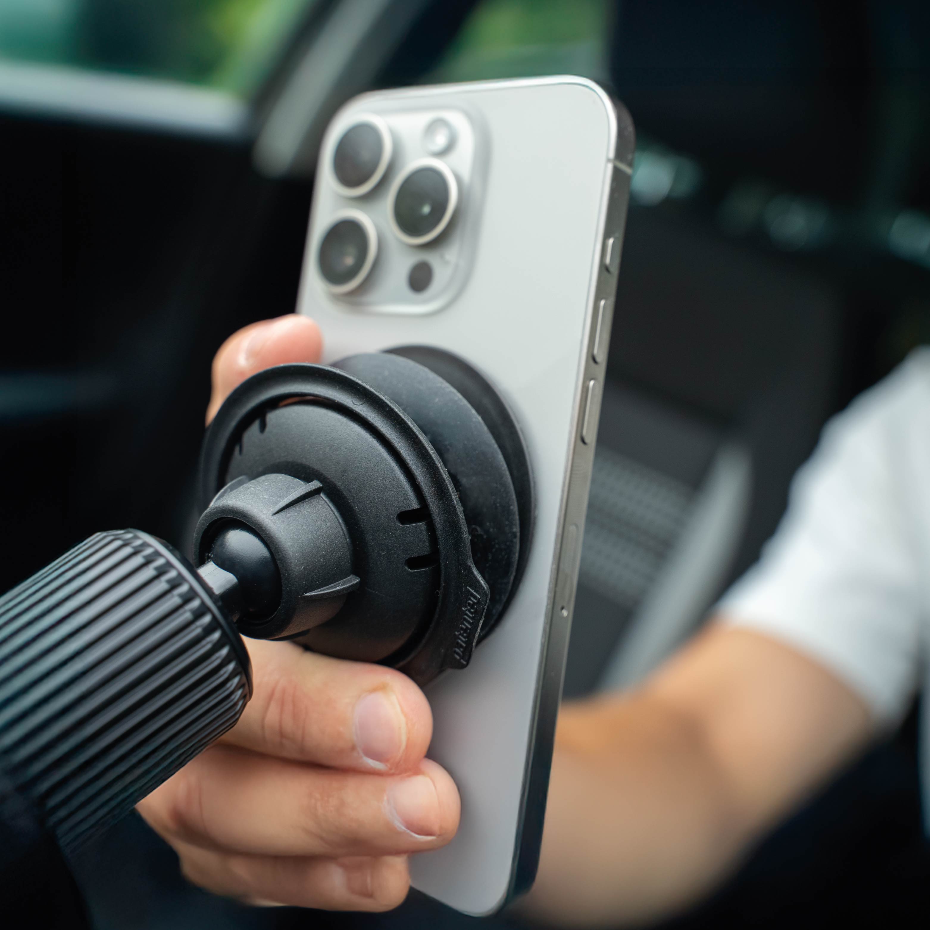 Magnet-VACUUM-Handyhalterung UNIVERSAL für Auto-Lüftungsgitter inkl. Magnet-VACUUM-Patch