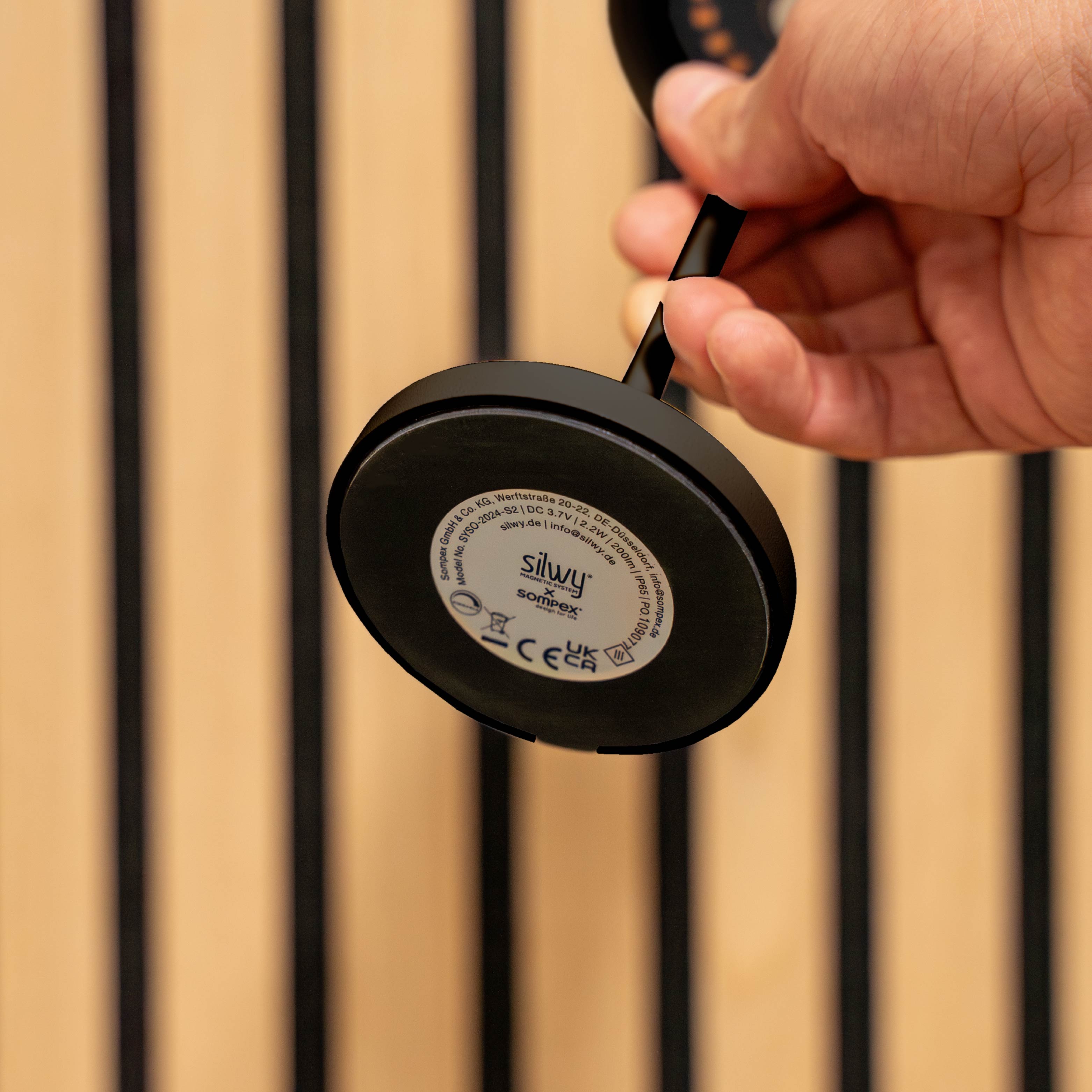 Magnet-Leuchte Monaco black mit integriertem Magneten im Boden 