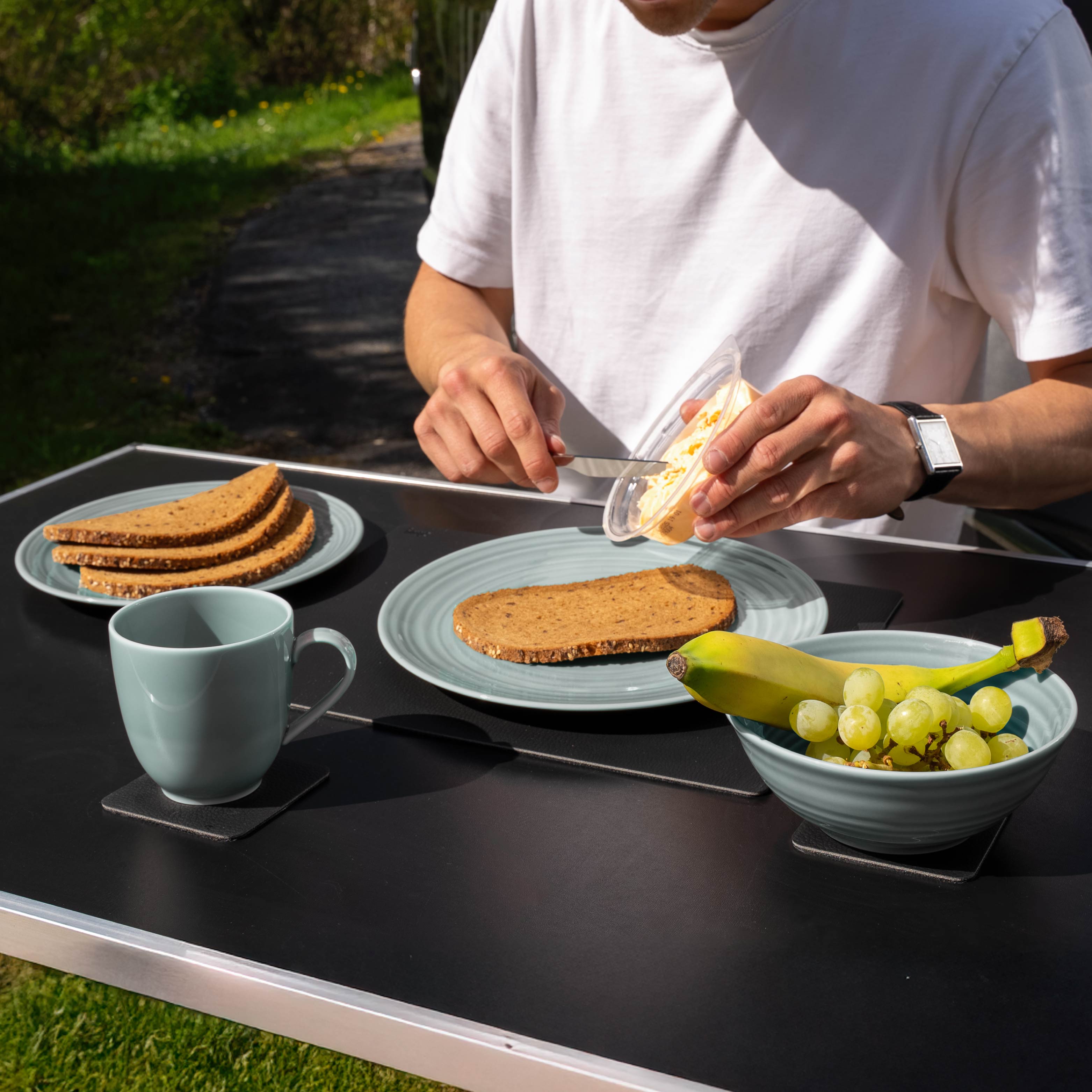 Magnet-Porzellan-Geschirrset cyan Campingtisch