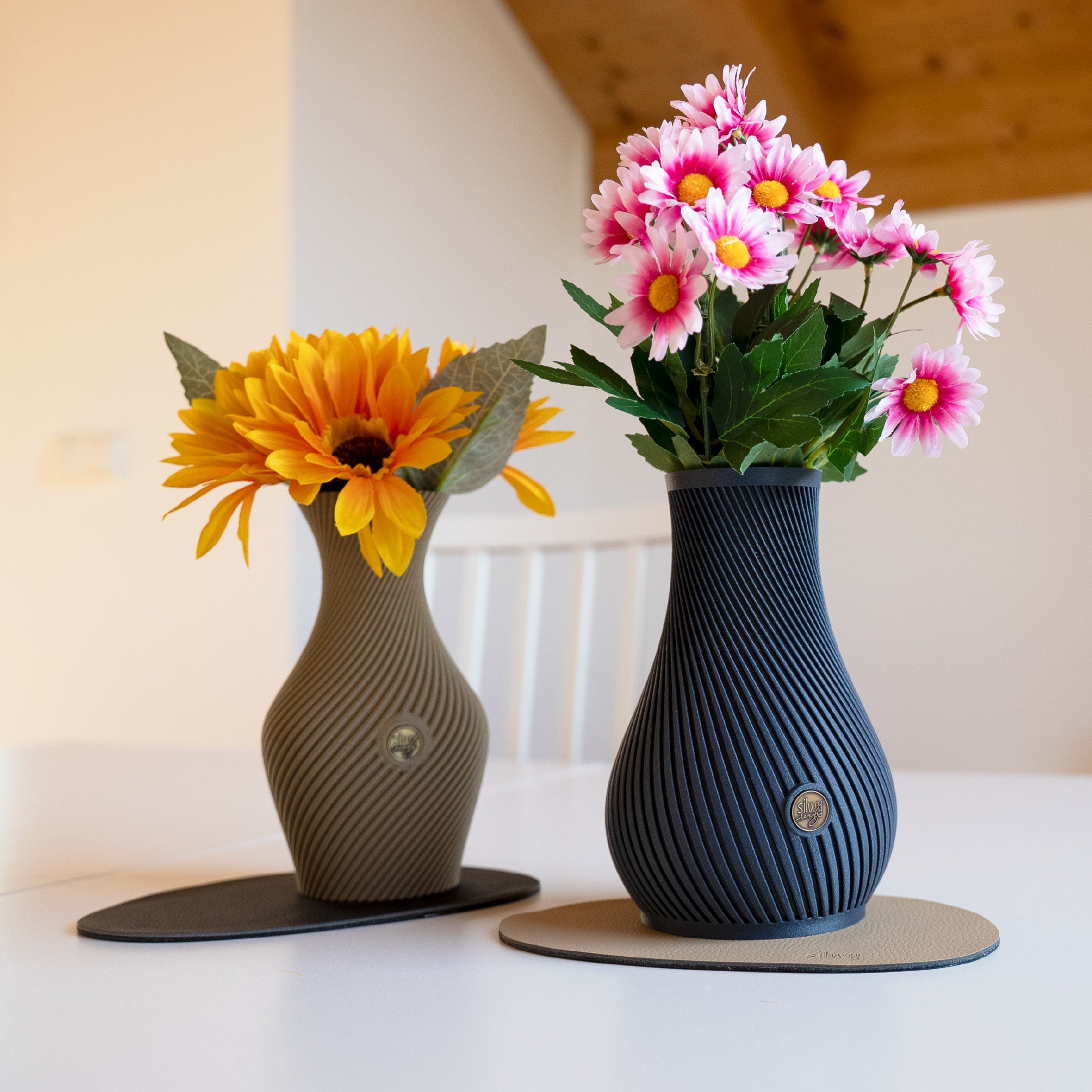 Vase magnétique PURE GRIS FONCÉ