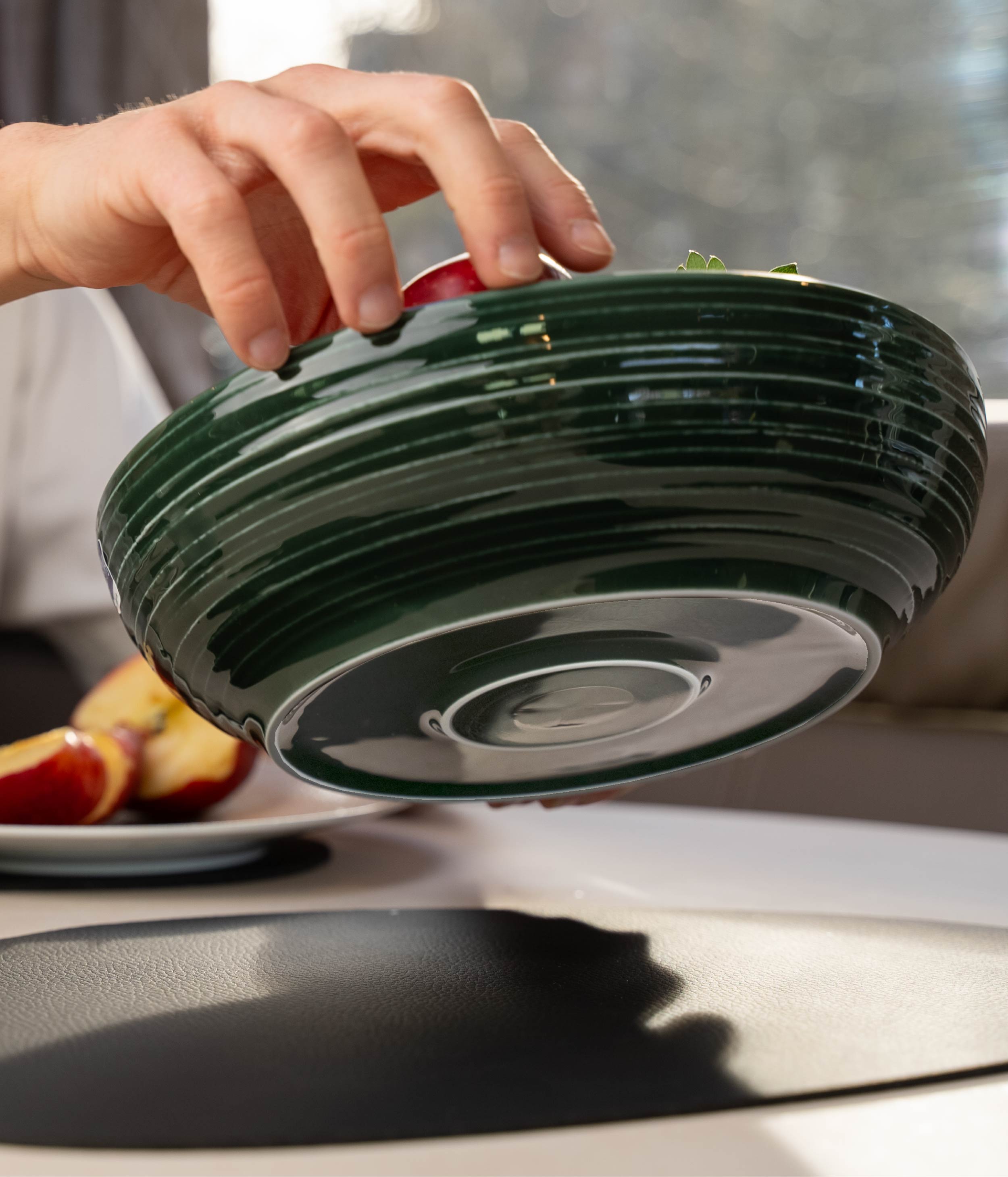 Porzellanschale mit perfekt vergossenen Magnet im Boden