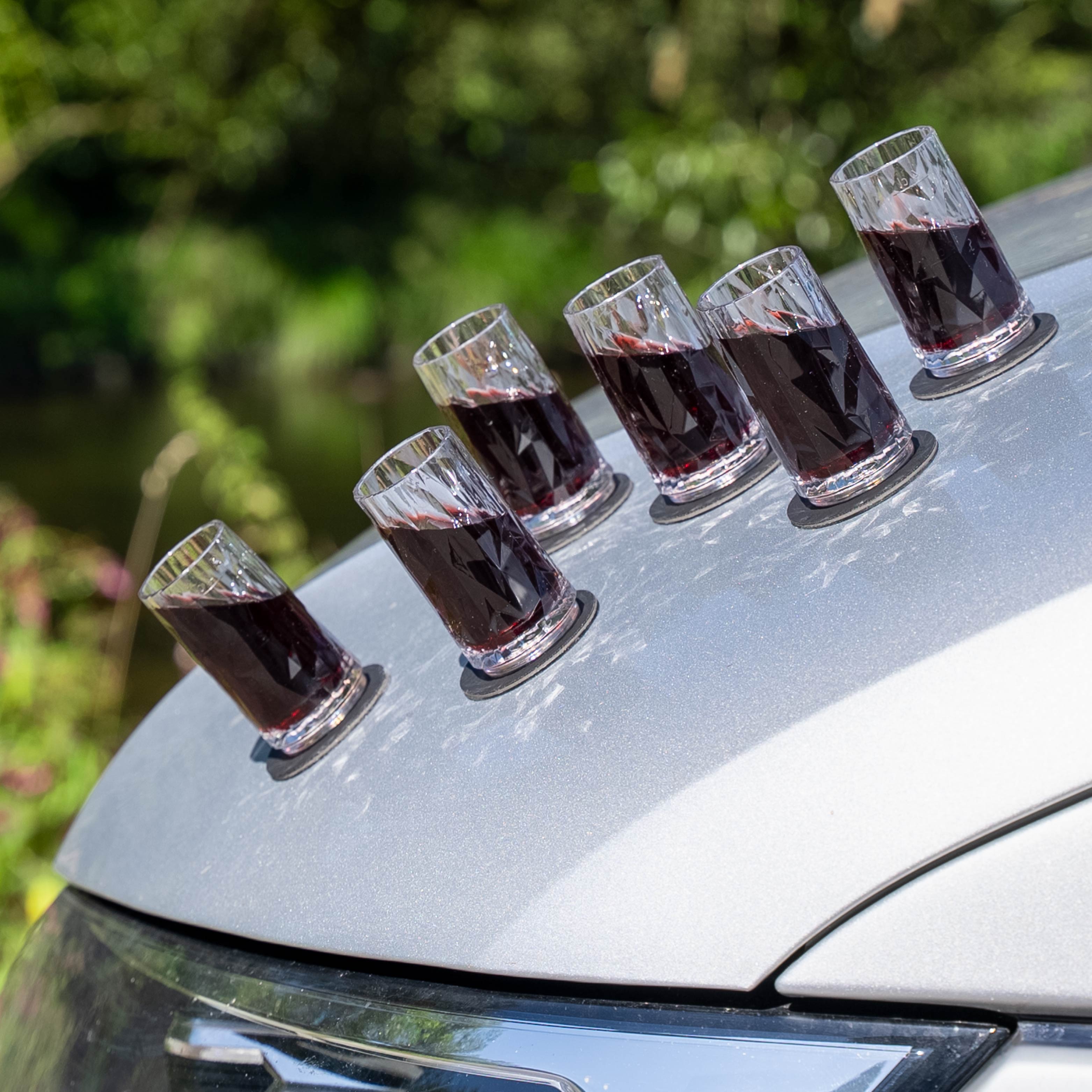 6er Set Magnet-Kunststoffgläser Shot mit runden Metall-Nano-Gel-Pads in schwarz 