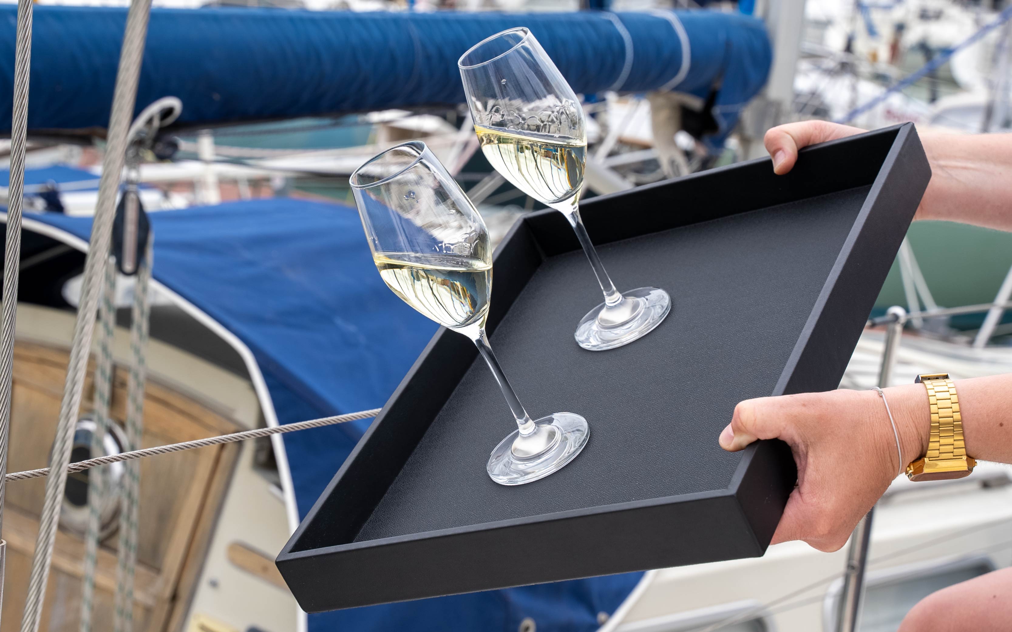 Metall-Tablett mit Magnetgläsern