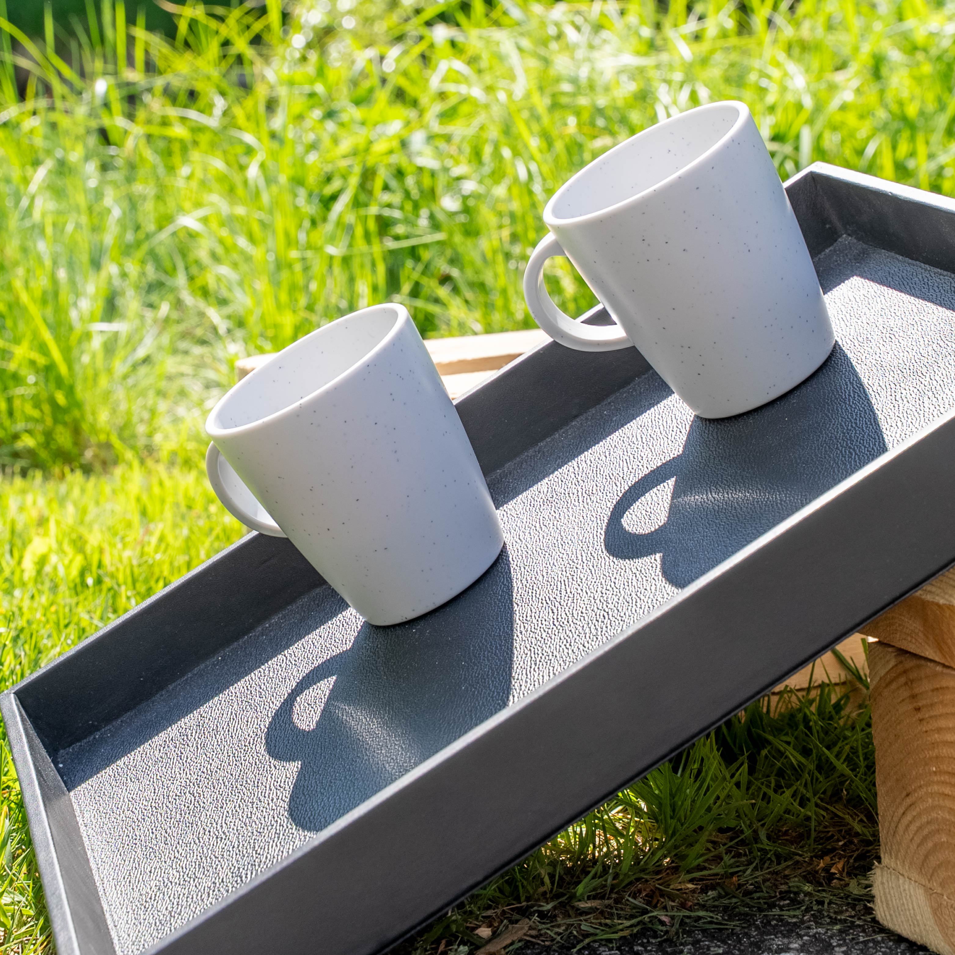 Magnet-Kunststofftassen white auf Metall-Tablett