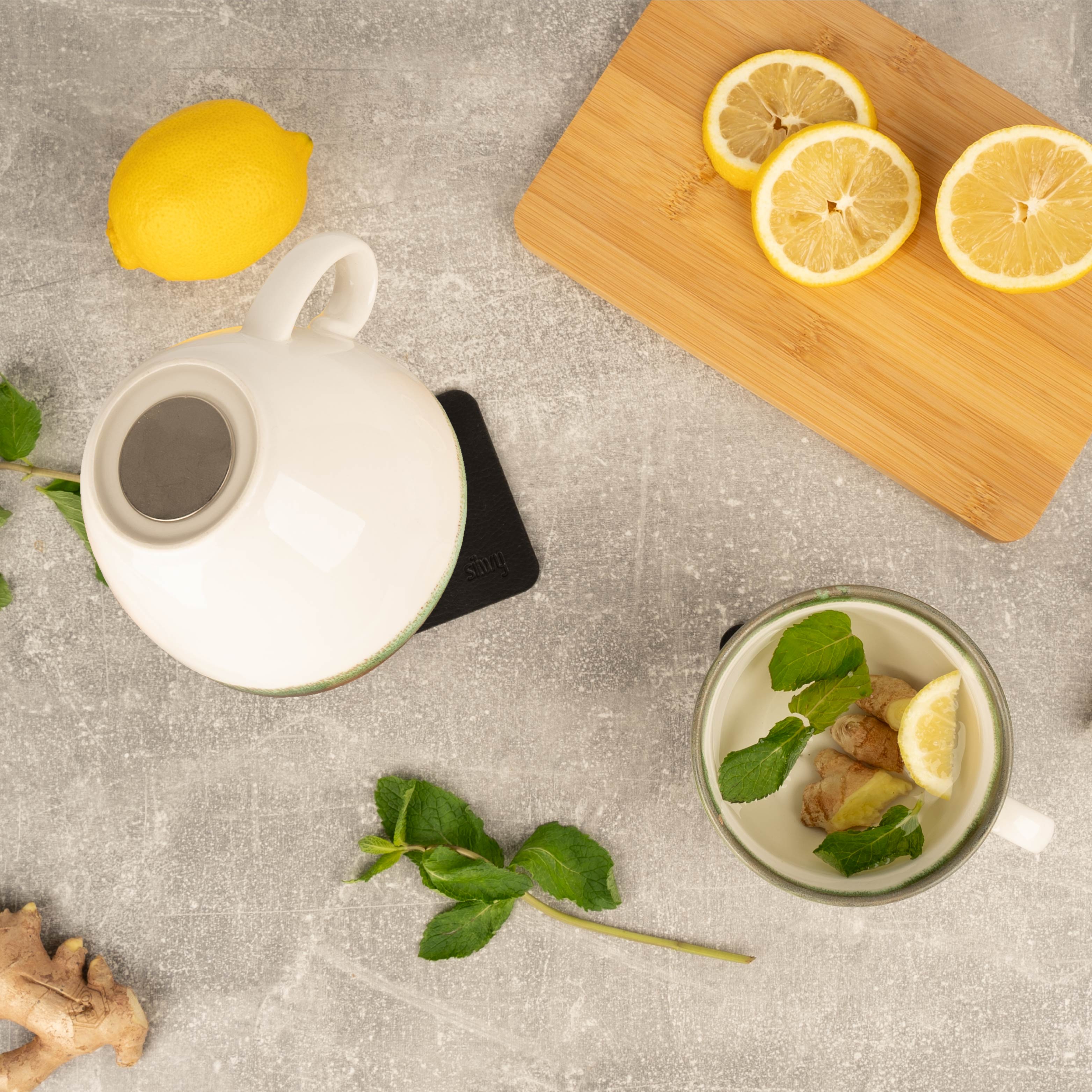 Nahaufnahme eingearbeiteter Magnet im Tassenboden