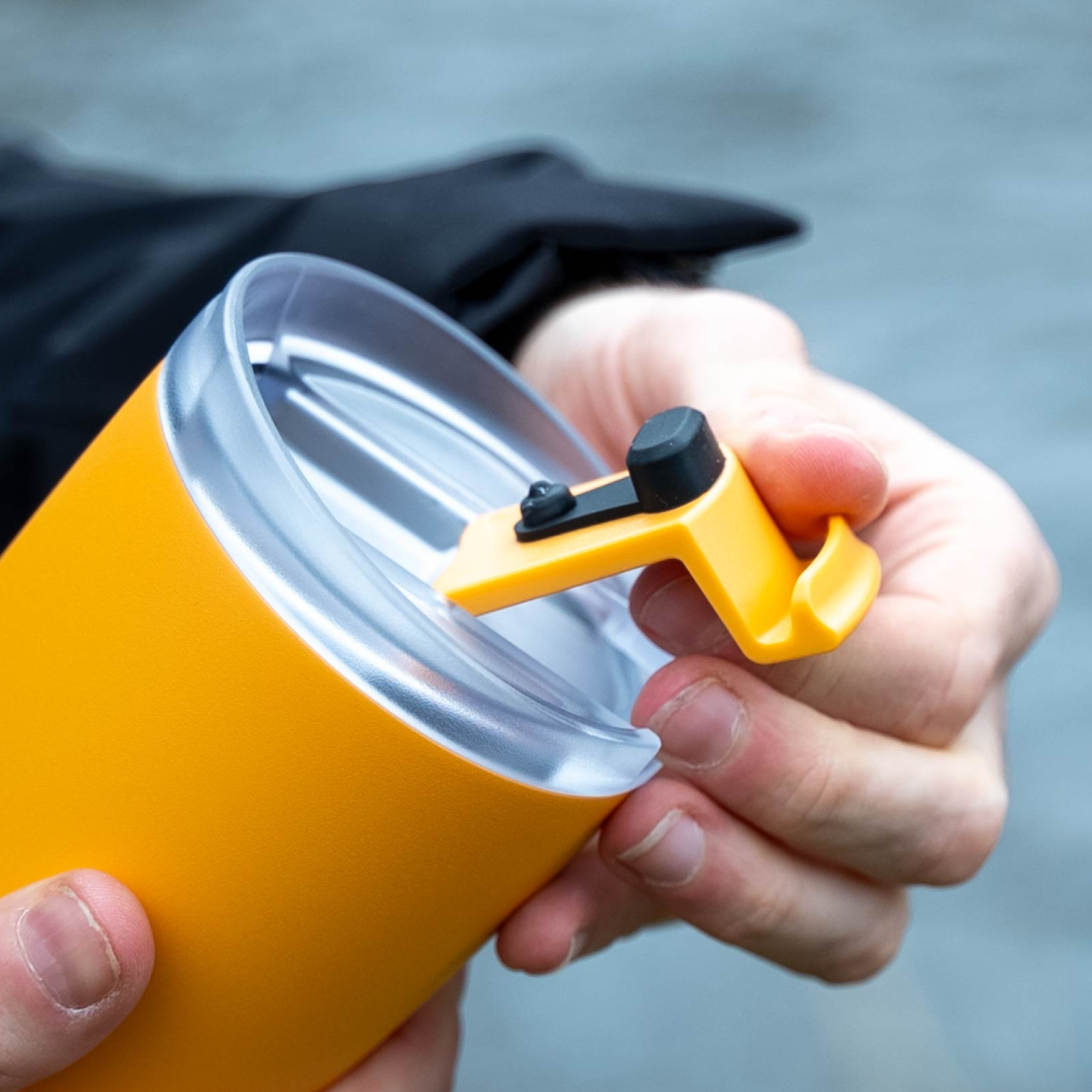 Nahaufnahme Deckel für Magnet-Thermobecher