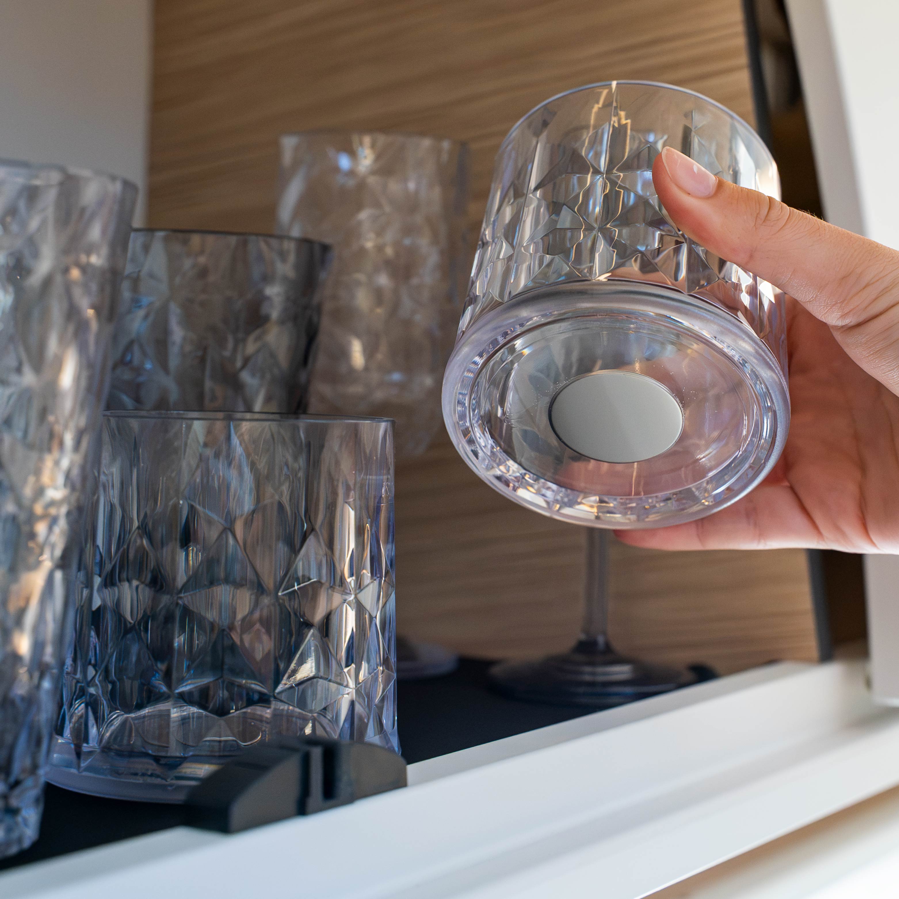 Verre en plastique magnétique TUMBLER transparent sans patin