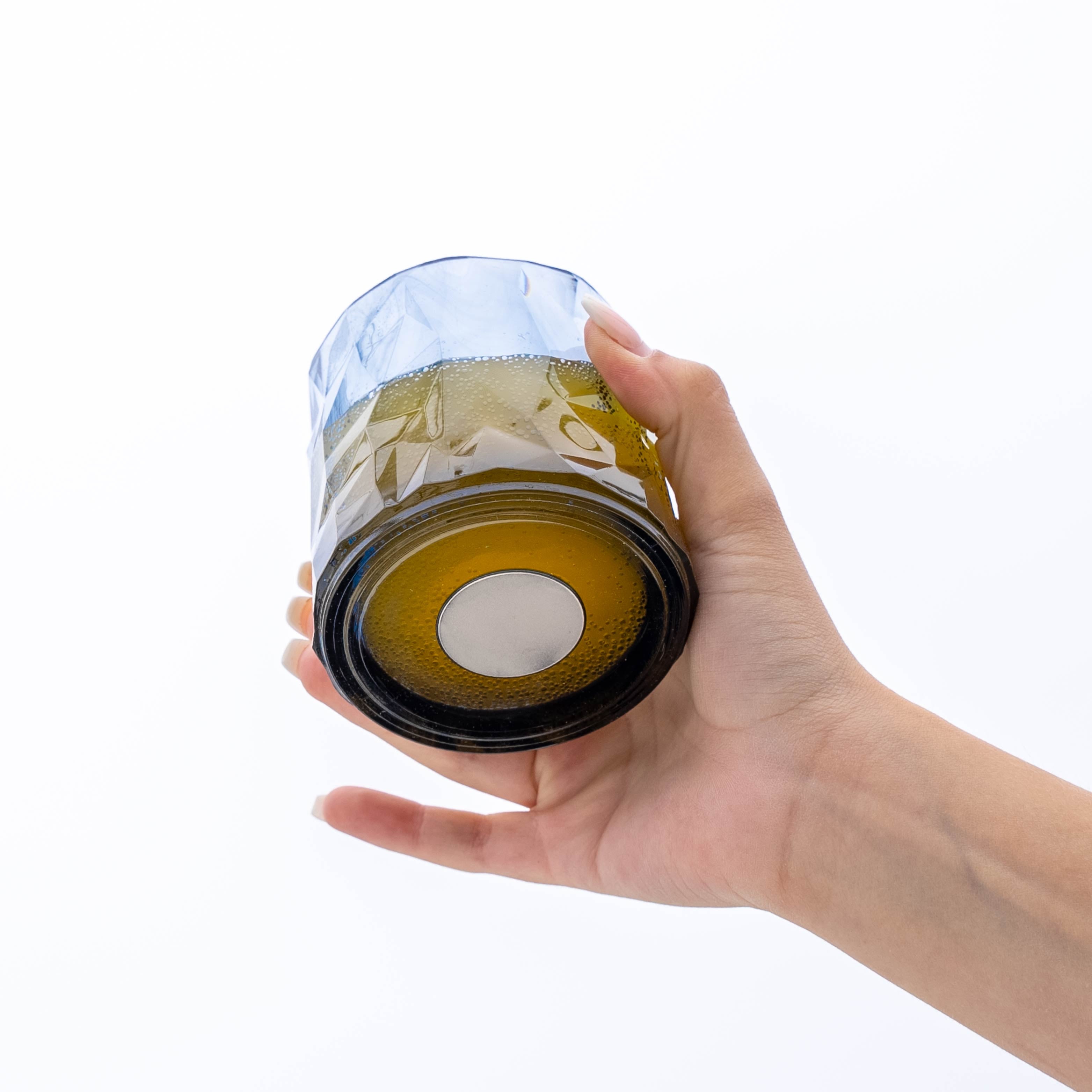 Nahaufnahme vergossener Magnet im Boden