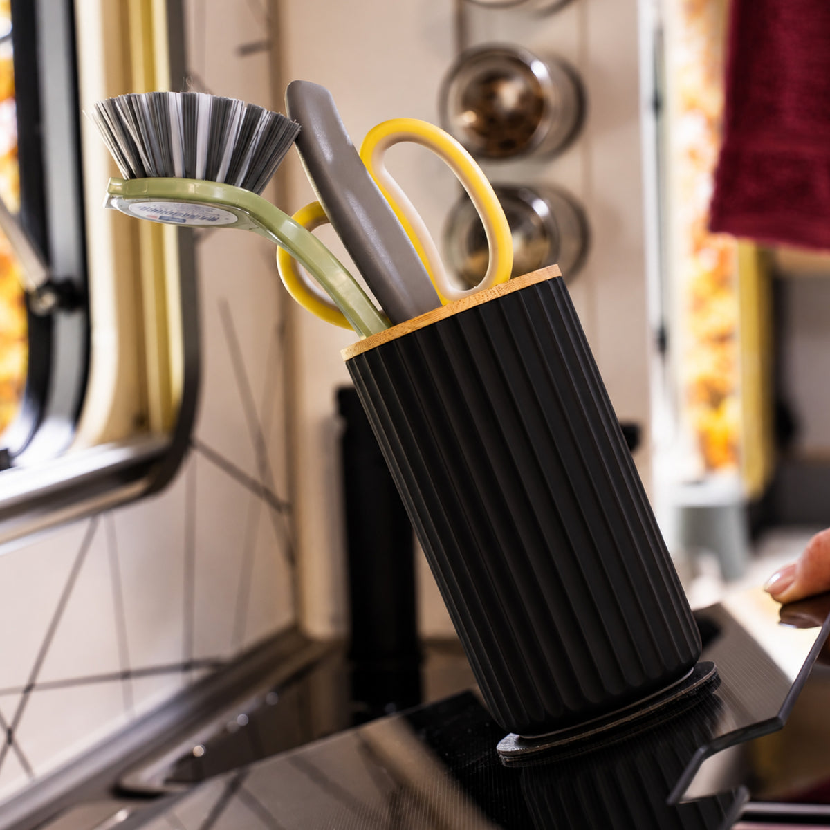 Bicchiere magnetico per spazzolini BLACK incluso il pad