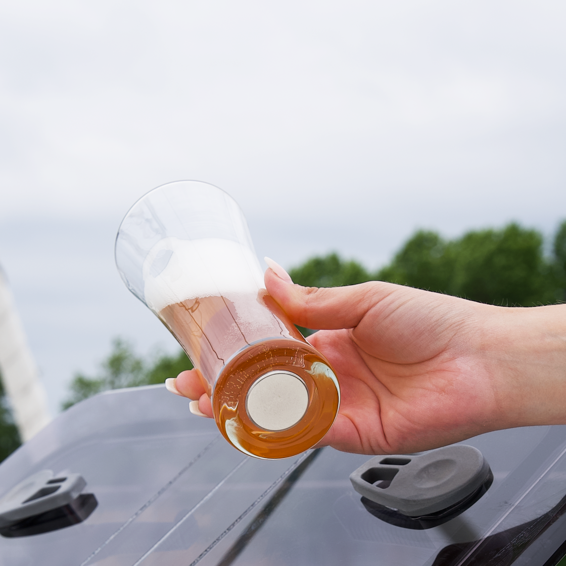 Nahaufnahme Magnst im Boden Bier auf Boot