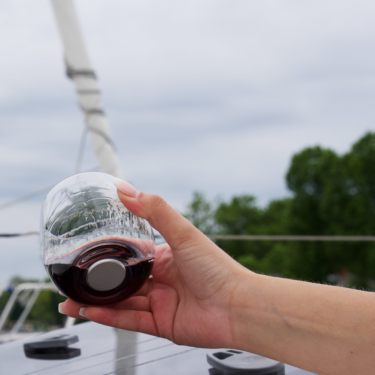 Nahaufnahme Magnet im Boden auf Boot